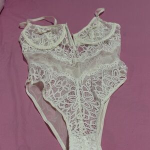 Elegant Lace Bodysuit in Cream